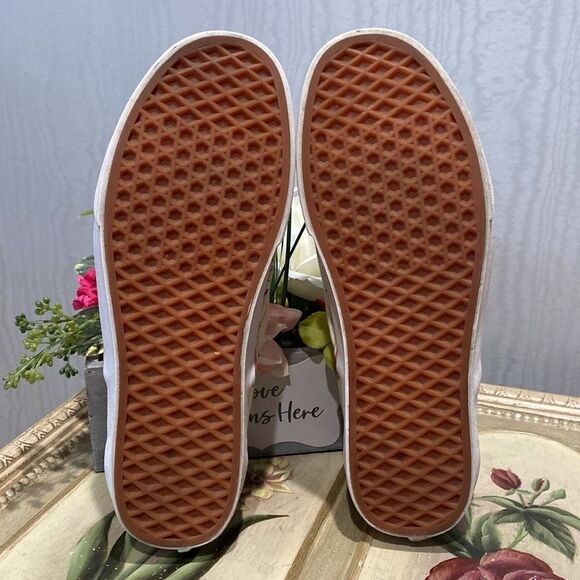 Vans Cream Minnie Mouse Slip-On Sneakers - Picture 14 of 15